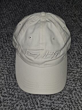 NWOT: Tommy Hilfiger Script Logo Baseball Cap - OS